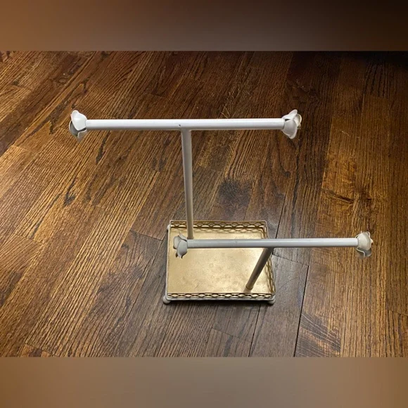 Silver Jewelry Stand with Yellow Base - Picture 6 of 11